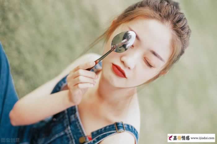 女人喜欢上一个男人，才会主动做这3件事_嘉待情感