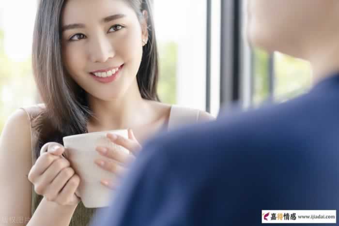 怎么让女人主动找你聊天？3个方法简单又实用_嘉待情感