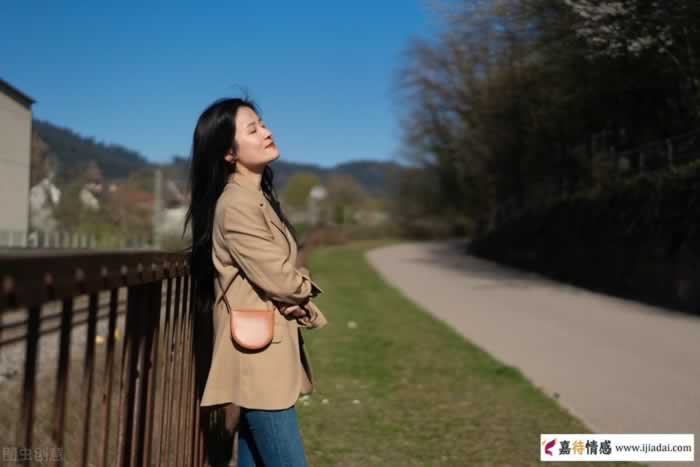 刀子嘴豆腐心的女人，容易犯“两难”_嘉待情感