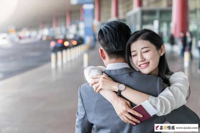 和初恋男友暧昧不清，险些离了婚_嘉待情感