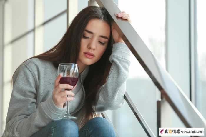 聪明的女人，发现男人不爱自己了，习惯用这3种办法处理_嘉待情感