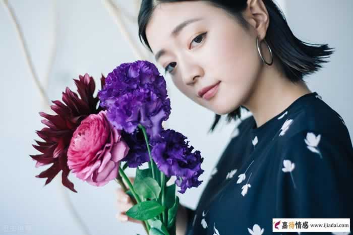 能够让女人主动的三个聊天技巧_嘉待情感
